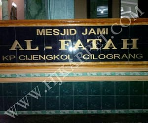 Pemasangan Karpet Sajadah Masjid Jami Al Fatah Banten