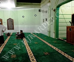Pemasangan Karpet Sajadah Masjid Jami Al Fatah Banten